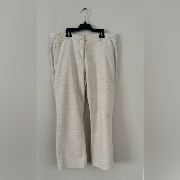 Gap tailored crop stretch trousers. Pictures show the subtle black lines. - Picture 2 of 9